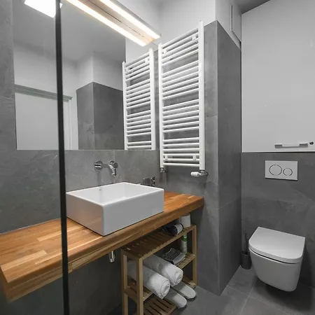 Benthos Towarowa Apartment *